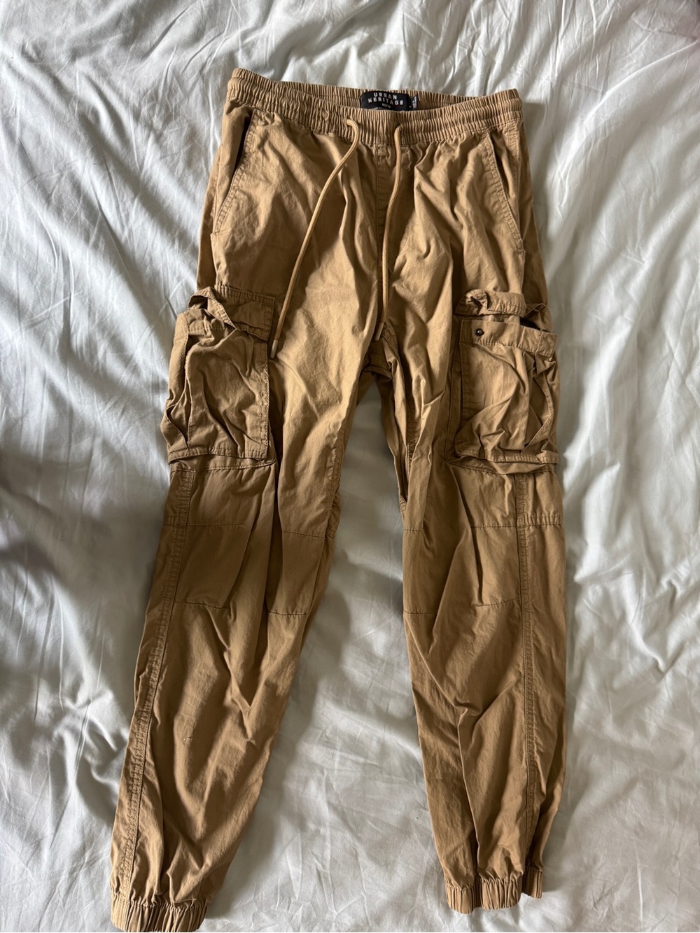 Urban Heritage Men's Cargo Joggers in Tan